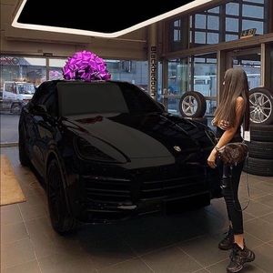 Meet your Posher, Alicia